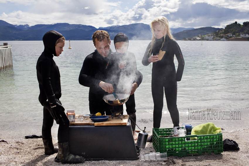 Flaskepost - kunsten å lage fiskesuppe på stranden med barn