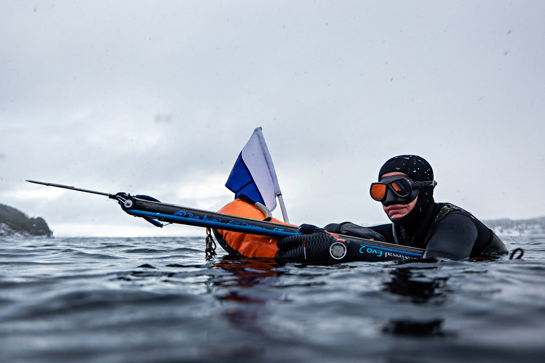 Slik holder du varmen når du fridykker